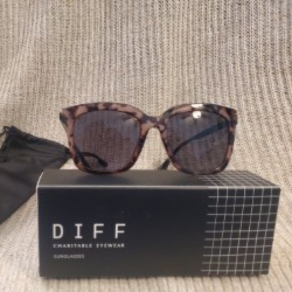 NWT - DIFF Charitable Eyeware - Hailey Sunglasses - Picture 1 of 6